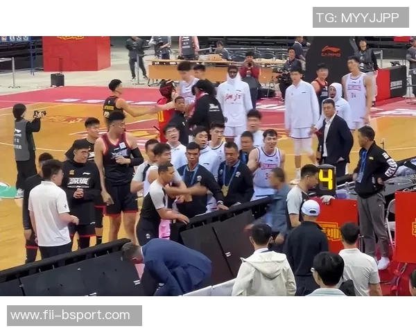 上海球迷公祭日喊挑衅口号这种人请滚出CBA赛场！